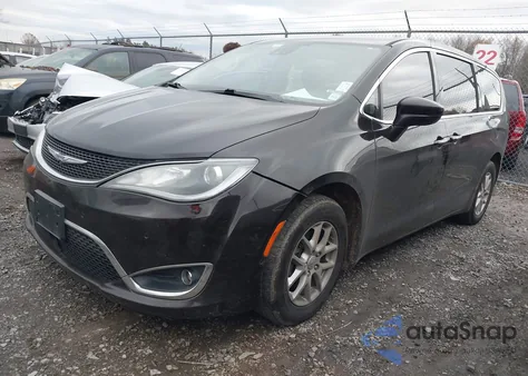 2019 Chrysler Pacifica Touring Plus z USA, uszkodzony, nr VIN 2C4RC1FGXKR700769